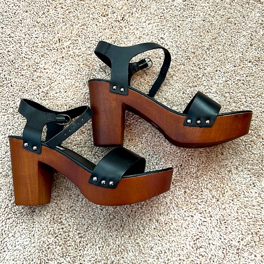 New! Steve Madden Block Sandals